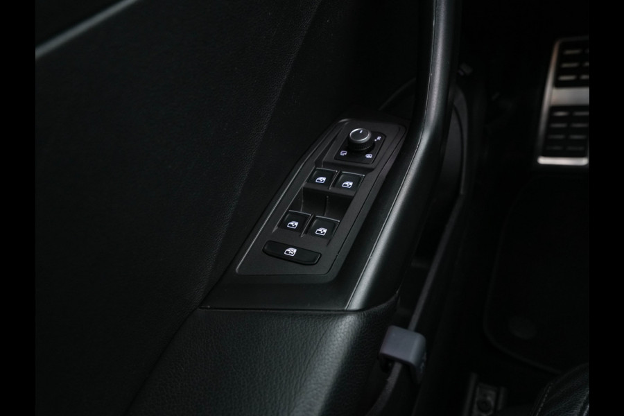 Volkswagen T-Roc 1.5 TSI R-Line Sport Business Aut. *PANO | LEATHER | FULL-LED | ADAPTIVE-CRUISE | DIGI-COCKPIT | NAVI-FULLMAP | HEATED-SPORTSEATS | AMBIENT-LIGHT | PRIVACY-GLASS | DAB+ | CARPLAY | SHIFT-PADDLES | 18''ALU* Volkswagen T-Roc 1.5 TSI R-Line Sport Business Aut. *PANO | LEATHER | FULL-LED | ADAPTIVE-CRUISE | DIGI-COCKPIT | NAVI-FULLMAP | HEATED-SPORTSEATS | AMBIENT-LIGHT | PRIVACY-GLASS | DAB+ | CARPLAY | SHIFT-PADDLES | 18''ALU*