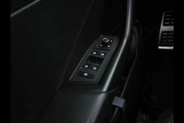 Volkswagen T-Roc 1.5 TSI R-Line Sport Business Aut. *PANO | LEATHER | FULL-LED | ADAPTIVE-CRUISE | DIGI-COCKPIT | NAVI-FULLMAP | HEATED-SPORTSEATS | AMBIENT-LIGHT | PRIVACY-GLASS | DAB+ | CARPLAY | SHIFT-PADDLES | 18''ALU* Volkswagen T-Roc 1.5 TSI R-Line Sport Business Aut. *PANO | LEATHER | FULL-LED | ADAPTIVE-CRUISE | DIGI-COCKPIT | NAVI-FULLMAP | HEATED-SPORTSEATS | AMBIENT-LIGHT | PRIVACY-GLASS | DAB+ | CARPLAY | SHIFT-PADDLES | 18''ALU*