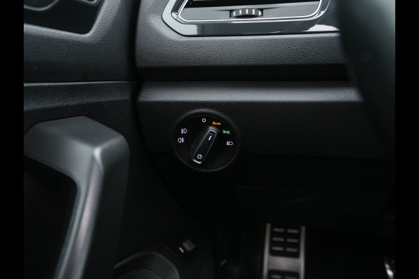 Volkswagen T-Roc 1.5 TSI R-Line Sport Business Aut. *PANO | LEATHER | FULL-LED | ADAPTIVE-CRUISE | DIGI-COCKPIT | NAVI-FULLMAP | HEATED-SPORTSEATS | AMBIENT-LIGHT | PRIVACY-GLASS | DAB+ | CARPLAY | SHIFT-PADDLES | 18''ALU* Volkswagen T-Roc 1.5 TSI R-Line Sport Business Aut. *PANO | LEATHER | FULL-LED | ADAPTIVE-CRUISE | DIGI-COCKPIT | NAVI-FULLMAP | HEATED-SPORTSEATS | AMBIENT-LIGHT | PRIVACY-GLASS | DAB+ | CARPLAY | SHIFT-PADDLES | 18''ALU*