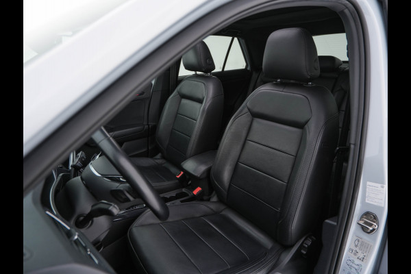 Volkswagen T-Roc 1.5 TSI R-Line Sport Business Aut. *PANO | LEATHER | FULL-LED | ADAPTIVE-CRUISE | DIGI-COCKPIT | NAVI-FULLMAP | HEATED-SPORTSEATS | AMBIENT-LIGHT | PRIVACY-GLASS | DAB+ | CARPLAY | SHIFT-PADDLES | 18''ALU* Volkswagen T-Roc 1.5 TSI R-Line Sport Business Aut. *PANO | LEATHER | FULL-LED | ADAPTIVE-CRUISE | DIGI-COCKPIT | NAVI-FULLMAP | HEATED-SPORTSEATS | AMBIENT-LIGHT | PRIVACY-GLASS | DAB+ | CARPLAY | SHIFT-PADDLES | 18''ALU*