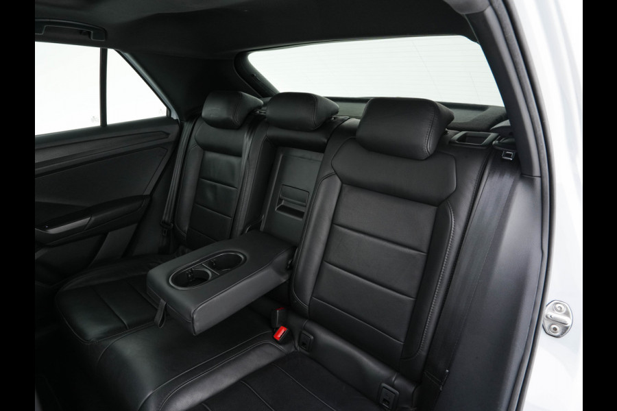 Volkswagen T-Roc 1.5 TSI R-Line Sport Business Aut. *PANO | LEATHER | FULL-LED | ADAPTIVE-CRUISE | DIGI-COCKPIT | NAVI-FULLMAP | HEATED-SPORTSEATS | AMBIENT-LIGHT | PRIVACY-GLASS | DAB+ | CARPLAY | SHIFT-PADDLES | 18''ALU* Volkswagen T-Roc 1.5 TSI R-Line Sport Business Aut. *PANO | LEATHER | FULL-LED | ADAPTIVE-CRUISE | DIGI-COCKPIT | NAVI-FULLMAP | HEATED-SPORTSEATS | AMBIENT-LIGHT | PRIVACY-GLASS | DAB+ | CARPLAY | SHIFT-PADDLES | 18''ALU*