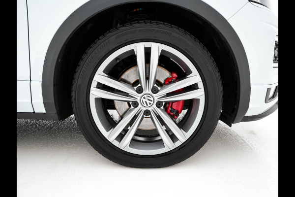 Volkswagen T-Roc 1.5 TSI R-Line Sport Business Aut. *PANO | LEATHER | FULL-LED | ADAPTIVE-CRUISE | DIGI-COCKPIT | NAVI-FULLMAP | HEATED-SPORTSEATS | AMBIENT-LIGHT | PRIVACY-GLASS | DAB+ | CARPLAY | SHIFT-PADDLES | 18''ALU* Volkswagen T-Roc 1.5 TSI R-Line Sport Business Aut. *PANO | LEATHER | FULL-LED | ADAPTIVE-CRUISE | DIGI-COCKPIT | NAVI-FULLMAP | HEATED-SPORTSEATS | AMBIENT-LIGHT | PRIVACY-GLASS | DAB+ | CARPLAY | SHIFT-PADDLES | 18''ALU*