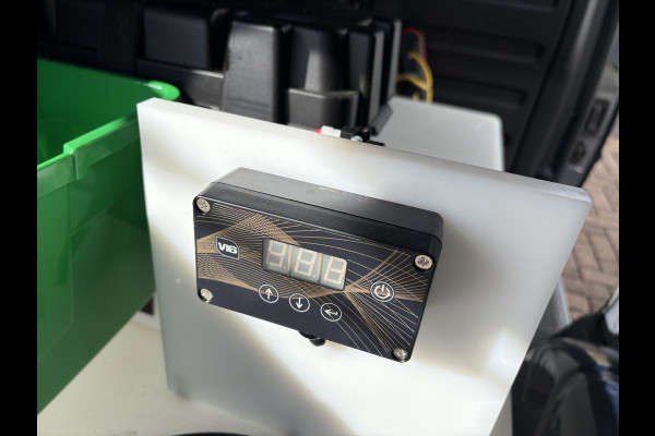 Volkswagen Caddy 2.0 TDI Glaswas inrichting.