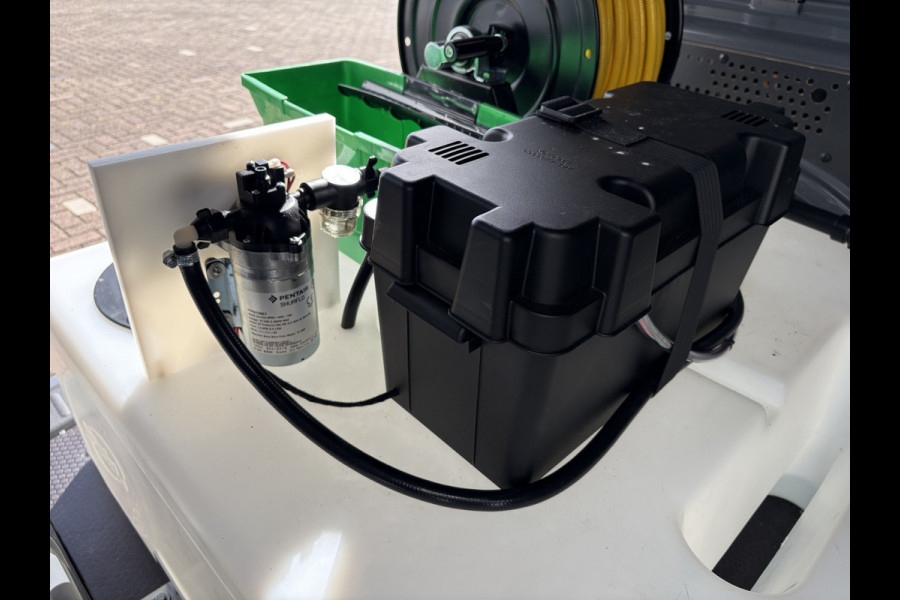 Volkswagen Caddy 2.0 TDI Glaswas inrichting.