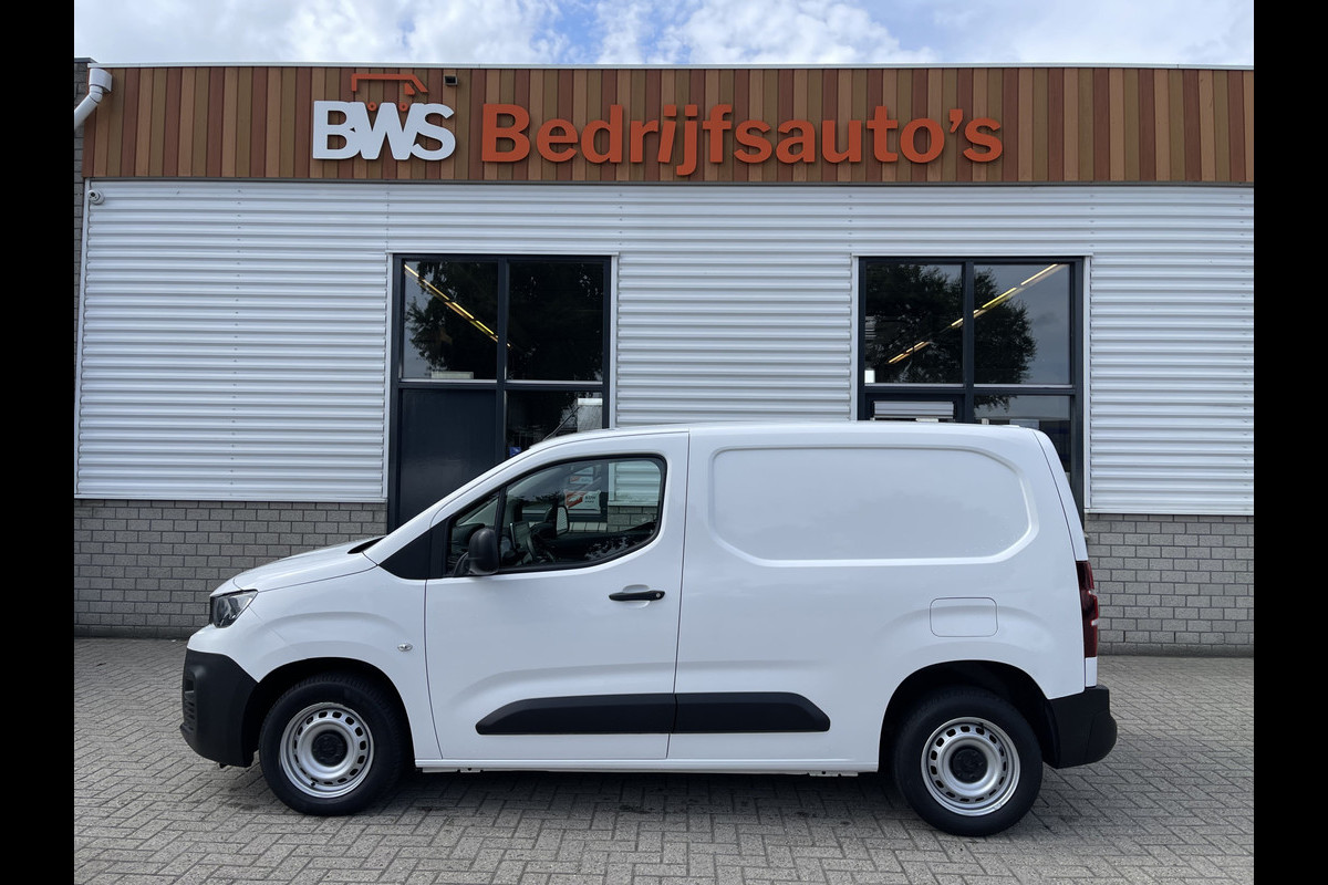 Peugeot Partner 1.2 PureTech Premium / benzine grijs kenteken / vaste prijs rijklaar € 13.450 ex btw / airco / cruise control / schuifdeur / navigatie / armsteun / euro 6 / lease vanaf € 227 Peugeot Partner 1.2 PureTech Premium / benzine grijs kenteken / vaste prijs rijklaar € 13.450 ex btw / airco / cruise control / schuifdeur / navigatie / armsteun / euro 6 / lease vanaf € 227