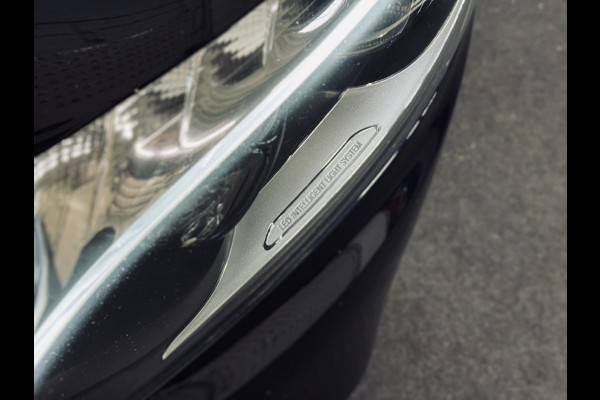 Mercedes-Benz V-Klasse 250d Lang DC AMG-Line | Mbux | Burmester | Trekhaak Mercedes-Benz V-Klasse 250d Lang DC AMG-Line | Mbux | Burmester | Trekhaak