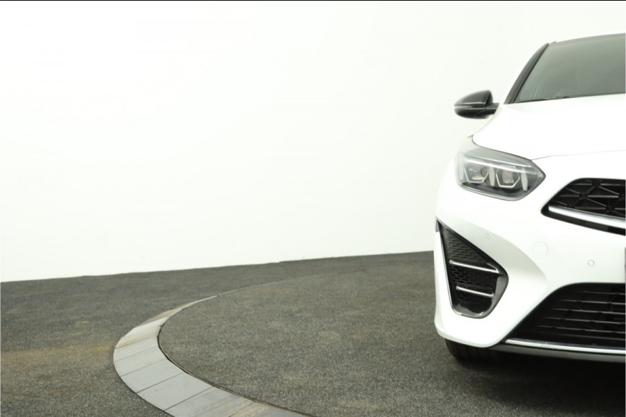 Kia ProCeed 1.5 T-GDi GT-Line Apple Carplay/Android Auto - Cruise Control - Dodehoekdetectie - Navigatie - Stuur/Stoelverwarming - Fabrieksgarantie tot 06-2031 Kia ProCeed 1.5 T-GDi GT-Line Apple Carplay/Android Auto - Cruise Control - Dodehoekdetectie - Navigatie - Stuur/Stoelverwarming - Fabrieksgarantie tot 06-2031