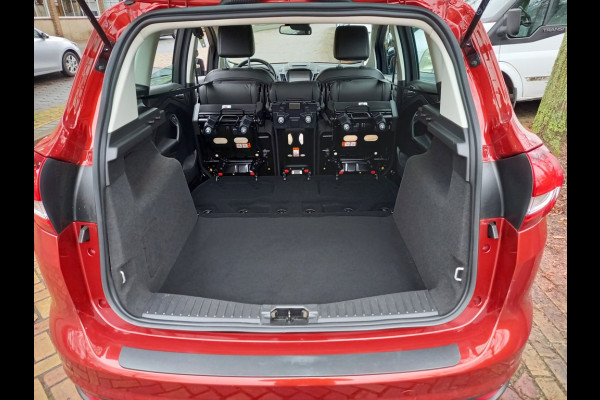 Ford C-MAX 1.5 EcoBoost 150-pk Titanium Automaat 1500 kg geremd aanhangwagen gewicht Ford C-MAX 1.5 EcoBoost 150-pk Titanium Automaat 1500 kg geremd aanhangwagen gewicht