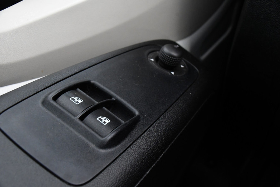 Citroën Jumper 35 2.0 BlueHDi L4 Bakwagen Cruise, NAVI, 165PK, Laadklep, Airco, Uniek! Citroën Jumper 35 2.0 BlueHDi L4 Bakwagen Cruise, NAVI, 165PK, Laadklep, Airco, Uniek!