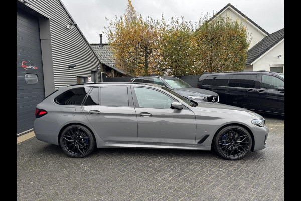BMW 5 Serie Touring 530e M-Sport | 360*  Camera | Navigatie | Head-Up Display | 20 Inch Lichtmetalen Velgen | Elektrische Trekhaak | BMW 5 Serie Touring 530e M-Sport | 360*  Camera | Navigatie | Head-Up Display | 20 Inch Lichtmetalen Velgen | Elektrische Trekhaak |