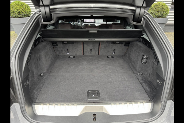 BMW 5 Serie Touring 530e M-Sport | 360*  Camera | Navigatie | Head-Up Display | 20 Inch Lichtmetalen Velgen | Elektrische Trekhaak | BMW 5 Serie Touring 530e M-Sport | 360*  Camera | Navigatie | Head-Up Display | 20 Inch Lichtmetalen Velgen | Elektrische Trekhaak |