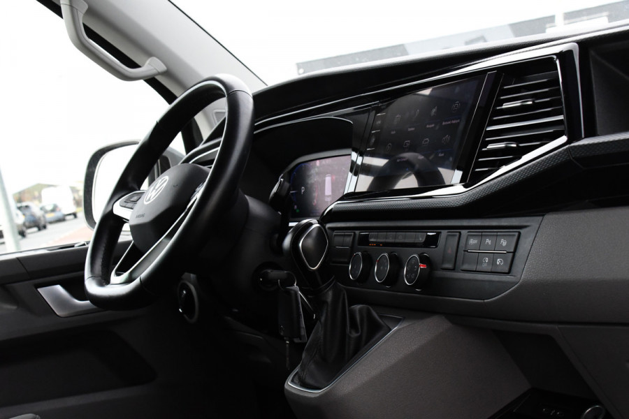 Volkswagen Transporter 2.0 TDI L2H1 32 DC Bulli Virtual, Adaptieve Cruise, Carplay, LED, 150pk, Automaat, Trekhaak, Sensoren, Uniek!