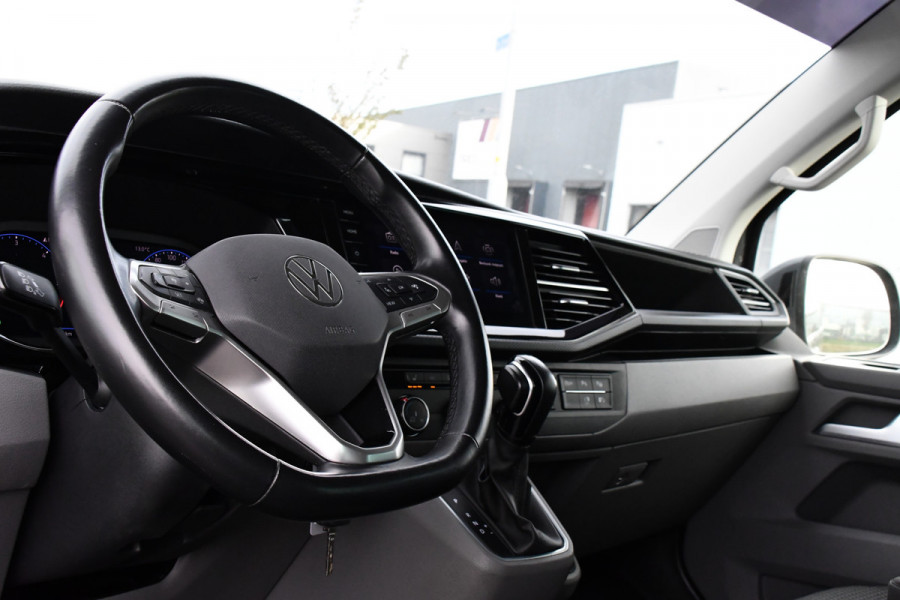 Volkswagen Transporter 2.0 TDI L2H1 32 DC Bulli Virtual, Adaptieve Cruise, Carplay, LED, 150pk, Automaat, Trekhaak, Sensoren, Uniek!
