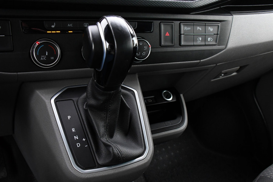 Volkswagen Transporter 2.0 TDI L2H1 32 DC Bulli Virtual, Adaptieve Cruise, Carplay, LED, 150pk, Automaat, Trekhaak, Sensoren, Uniek!