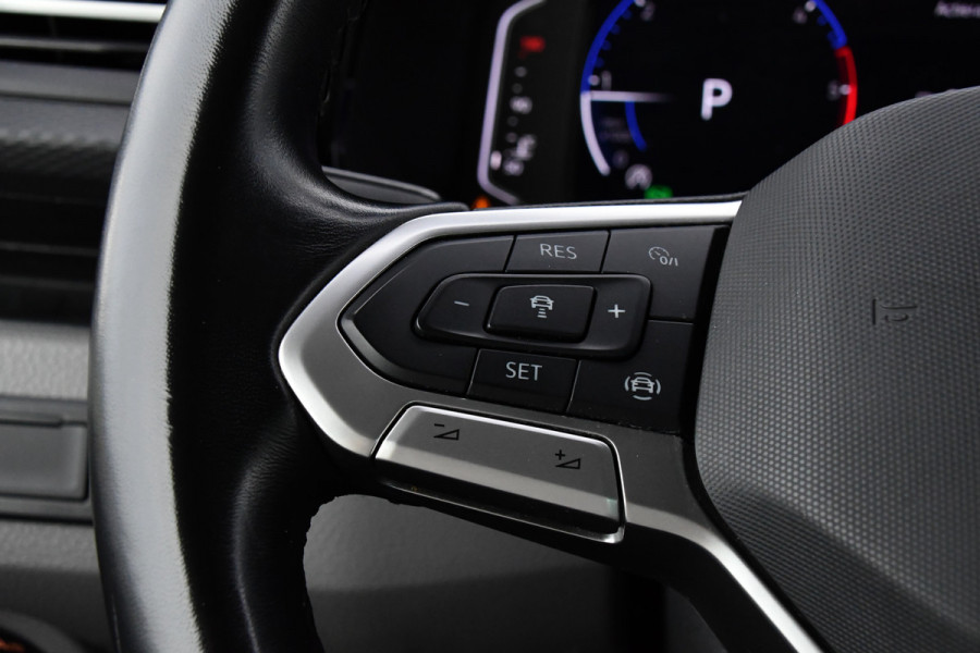 Volkswagen Transporter 2.0 TDI L2H1 32 DC Bulli Virtual, Adaptieve Cruise, Carplay, LED, 150pk, Automaat, Trekhaak, Sensoren, Uniek!