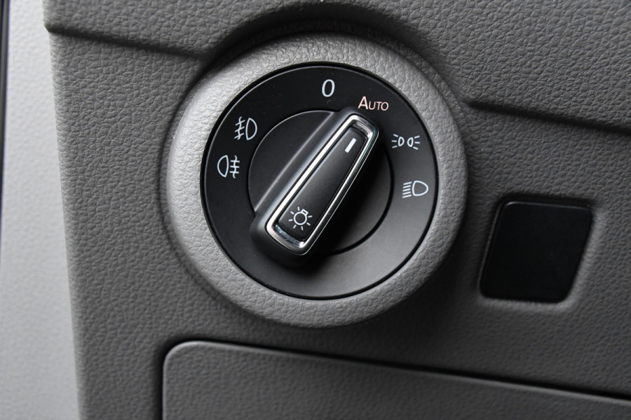 Volkswagen Transporter 2.0 TDI L2H1 32 DC Bulli Virtual, Adaptieve Cruise, Carplay, LED, 150pk, Automaat, Trekhaak, Sensoren, Uniek!