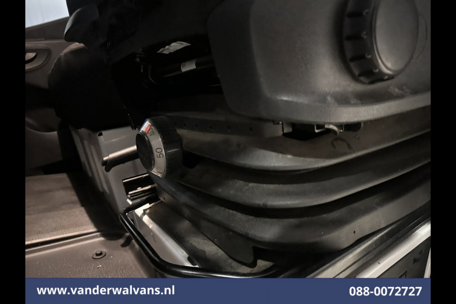 Mercedes-Benz Sprinter 315 CDI 150pk L3H2 Euro6 Airco | Camera | Navigatie | Chauffeursstoel 270 Graden achterdeuren, Cruisecontrol, Stoelverwarming, Parkeersensoren, Bijrijdersbank Mercedes-Benz Sprinter 315 CDI 150pk L3H2 Euro6 Airco | Camera | Navigatie | Chauffeursstoel 270 Graden achterdeuren, Cruisecontrol, Stoelverwarming, Parkeersensoren, Bijrijdersbank