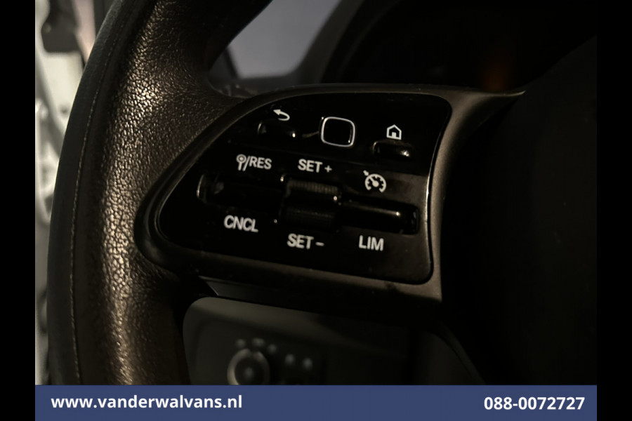 Mercedes-Benz Sprinter 315 CDI 150pk L3H2 Euro6 Airco | Camera | Navigatie | Chauffeursstoel 270 Graden achterdeuren, Cruisecontrol, Stoelverwarming, Parkeersensoren, Bijrijdersbank Mercedes-Benz Sprinter 315 CDI 150pk L3H2 Euro6 Airco | Camera | Navigatie | Chauffeursstoel 270 Graden achterdeuren, Cruisecontrol, Stoelverwarming, Parkeersensoren, Bijrijdersbank