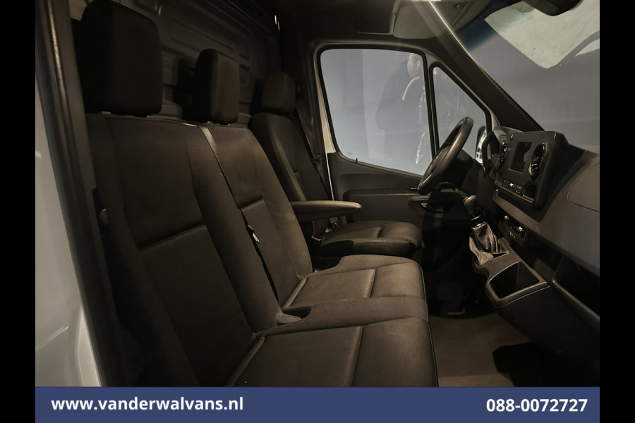 Mercedes-Benz Sprinter 315 CDI 150pk L3H2 Euro6 Airco | Camera | Navigatie | Chauffeursstoel 270 Graden achterdeuren, Cruisecontrol, Stoelverwarming, Parkeersensoren, Bijrijdersbank Mercedes-Benz Sprinter 315 CDI 150pk L3H2 Euro6 Airco | Camera | Navigatie | Chauffeursstoel 270 Graden achterdeuren, Cruisecontrol, Stoelverwarming, Parkeersensoren, Bijrijdersbank