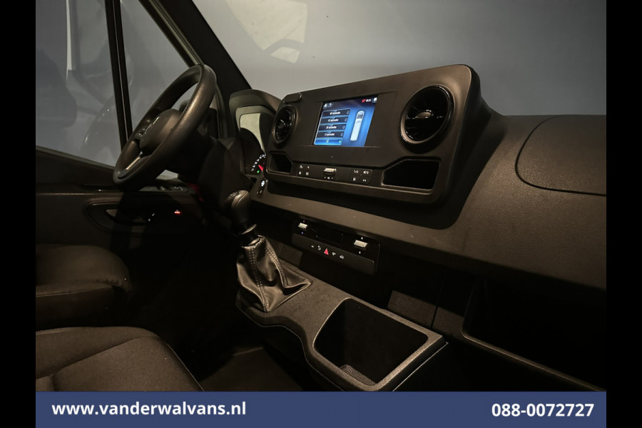 Mercedes-Benz Sprinter 315 CDI 150pk L3H2 Euro6 Airco | Camera | Navigatie | Chauffeursstoel 270 Graden achterdeuren, Cruisecontrol, Stoelverwarming, Parkeersensoren, Bijrijdersbank Mercedes-Benz Sprinter 315 CDI 150pk L3H2 Euro6 Airco | Camera | Navigatie | Chauffeursstoel 270 Graden achterdeuren, Cruisecontrol, Stoelverwarming, Parkeersensoren, Bijrijdersbank