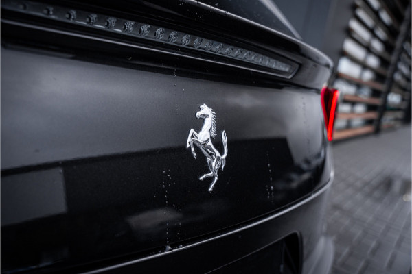 Ferrari GTC4 Lusso T 3.9 V8 - Nero Daytona | Passenger Display | Lift | Stoelkoeling | Memory Ferrari GTC4 Lusso T 3.9 V8 - Nero Daytona | Passenger Display | Lift | Stoelkoeling | Memory