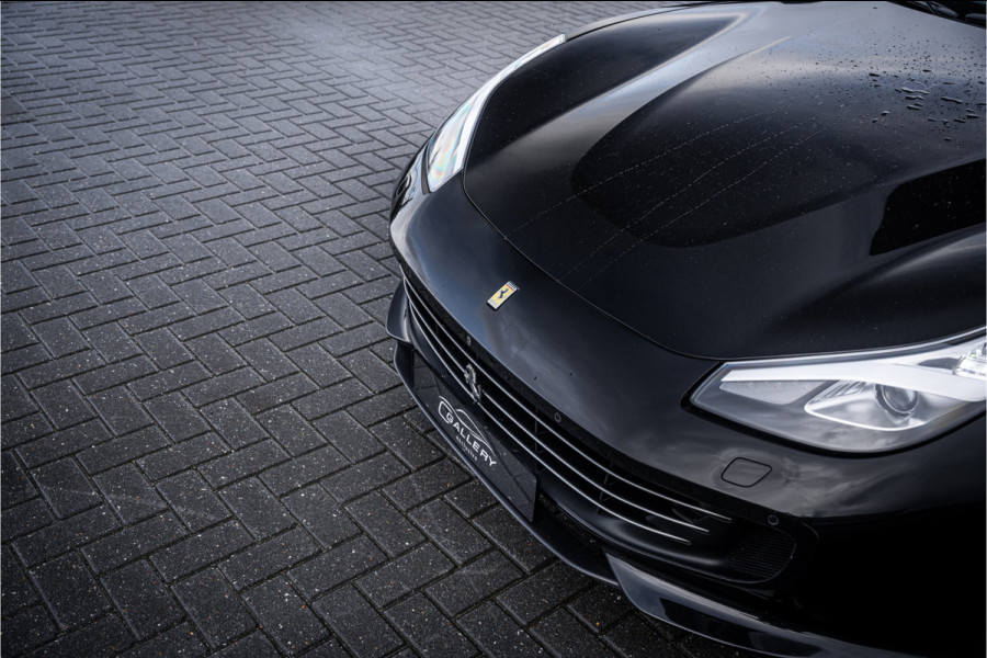 Ferrari GTC4 Lusso T 3.9 V8 - Nero Daytona | Passenger Display | Lift | Stoelkoeling | Memory Ferrari GTC4 Lusso T 3.9 V8 - Nero Daytona | Passenger Display | Lift | Stoelkoeling | Memory