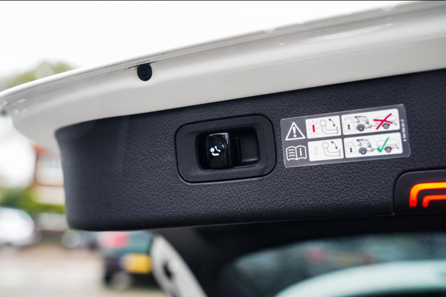 Mercedes-Benz C-Klasse Estate 300 e AMG Line | Pano | Burmester | Uitklapbare trekhaak Mercedes-Benz C-Klasse Estate 300 e AMG Line | Pano | Burmester | Uitklapbare trekhaak