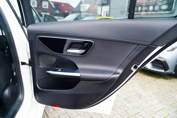 Mercedes-Benz C-Klasse Estate 300 e AMG Line | Pano | Burmester | Uitklapbare trekhaak Mercedes-Benz C-Klasse Estate 300 e AMG Line | Pano | Burmester | Uitklapbare trekhaak