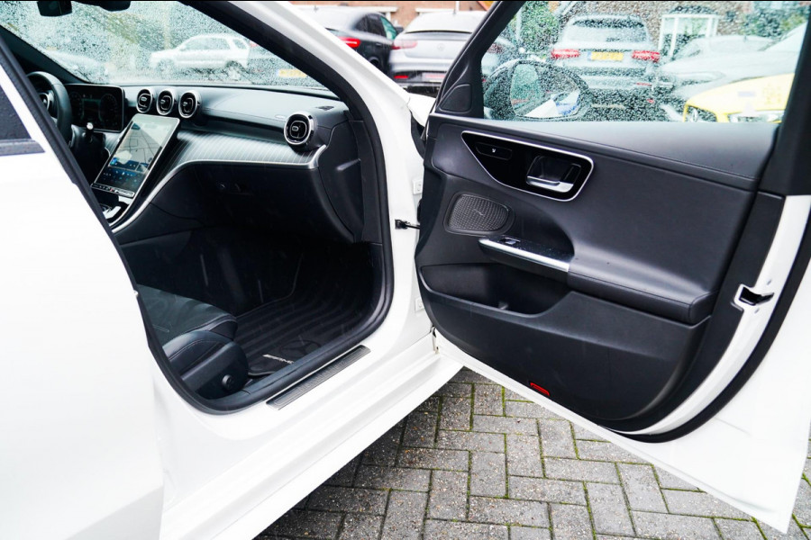 Mercedes-Benz C-Klasse Estate 300 e AMG Line | Pano | Burmester | Uitklapbare trekhaak Mercedes-Benz C-Klasse Estate 300 e AMG Line | Pano | Burmester | Uitklapbare trekhaak