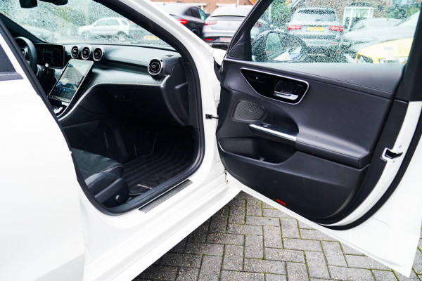 Mercedes-Benz C-Klasse Estate 300 e AMG Line | Pano | Burmester | Uitklapbare trekhaak Mercedes-Benz C-Klasse Estate 300 e AMG Line | Pano | Burmester | Uitklapbare trekhaak
