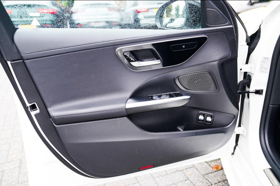 Mercedes-Benz C-Klasse Estate 300 e AMG Line | Pano | Burmester | Uitklapbare trekhaak Mercedes-Benz C-Klasse Estate 300 e AMG Line | Pano | Burmester | Uitklapbare trekhaak