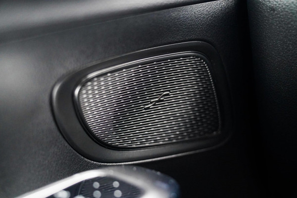 Mercedes-Benz C-Klasse Estate 300 e AMG Line | Pano | Burmester | Uitklapbare trekhaak Mercedes-Benz C-Klasse Estate 300 e AMG Line | Pano | Burmester | Uitklapbare trekhaak