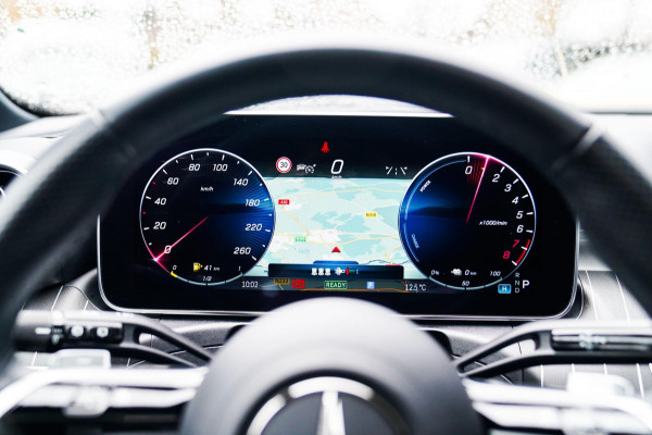 Mercedes-Benz C-Klasse Estate 300 e AMG Line | Pano | Burmester | Uitklapbare trekhaak Mercedes-Benz C-Klasse Estate 300 e AMG Line | Pano | Burmester | Uitklapbare trekhaak