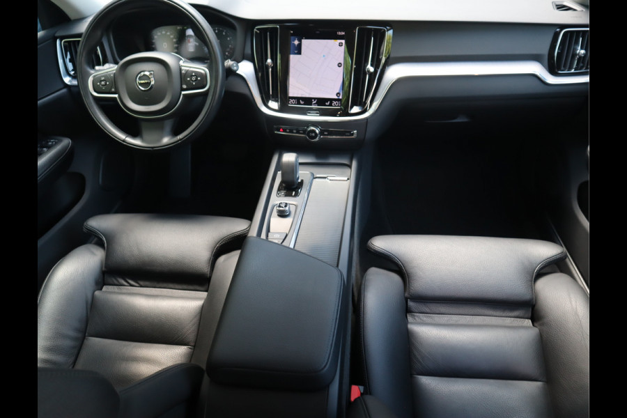 Volvo V60 2.0 B3 Momentum / Bodykit / Sportstoelen Volvo V60 2.0 B3 Momentum / Bodykit / Sportstoelen