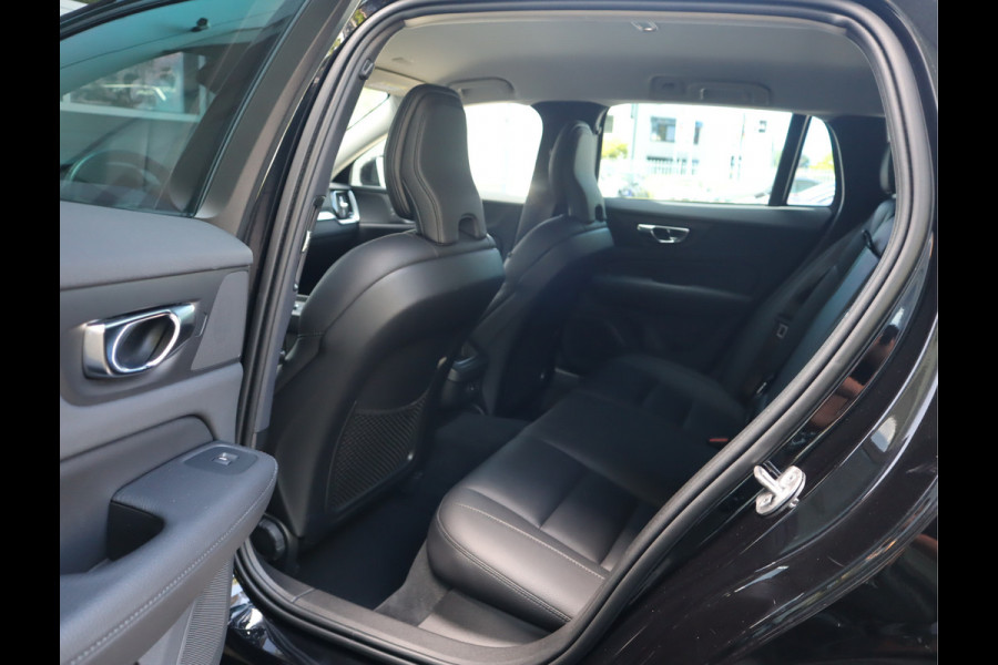 Volvo V60 2.0 B3 Momentum / Bodykit / Sportstoelen Volvo V60 2.0 B3 Momentum / Bodykit / Sportstoelen