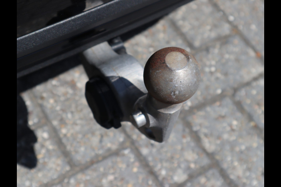 Volvo V60 2.0 B3 Momentum / Bodykit / Sportstoelen Volvo V60 2.0 B3 Momentum / Bodykit / Sportstoelen