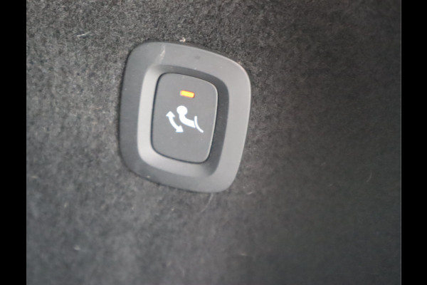 Volvo V60 2.0 B3 Momentum / Bodykit / Sportstoelen Volvo V60 2.0 B3 Momentum / Bodykit / Sportstoelen