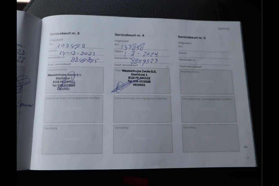 Volvo V60 2.0 B3 Momentum / Bodykit / Sportstoelen Volvo V60 2.0 B3 Momentum / Bodykit / Sportstoelen