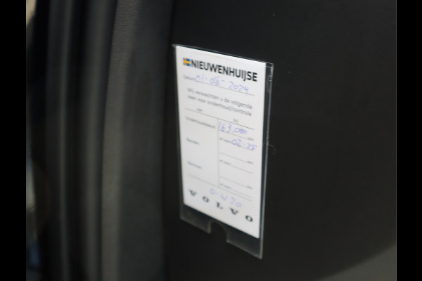 Volvo V60 2.0 B3 Momentum / Bodykit / Sportstoelen Volvo V60 2.0 B3 Momentum / Bodykit / Sportstoelen