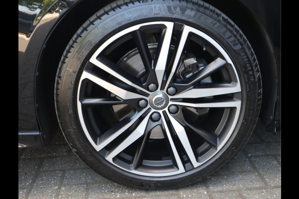 Volvo V60 2.0 B3 Momentum / Bodykit / Sportstoelen Volvo V60 2.0 B3 Momentum / Bodykit / Sportstoelen