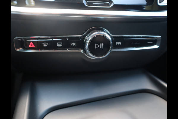 Volvo V60 2.0 B3 Momentum / Bodykit / Sportstoelen Volvo V60 2.0 B3 Momentum / Bodykit / Sportstoelen