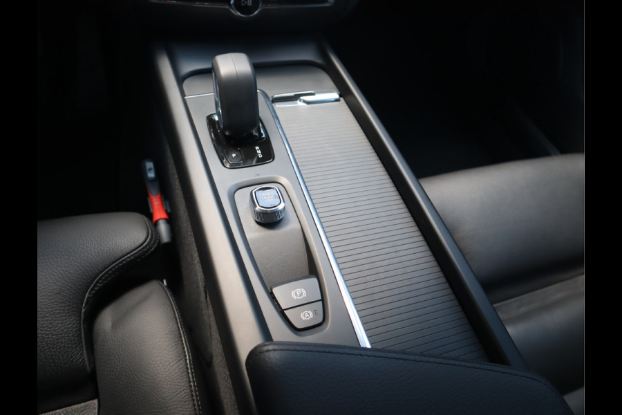 Volvo V60 2.0 B3 Momentum / Bodykit / Sportstoelen Volvo V60 2.0 B3 Momentum / Bodykit / Sportstoelen