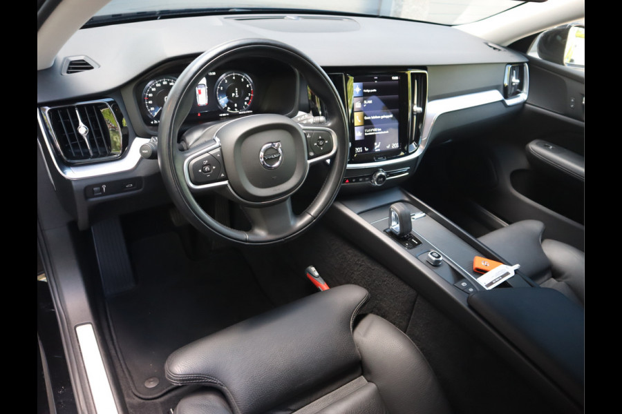 Volvo V60 2.0 B3 Momentum / Bodykit / Sportstoelen Volvo V60 2.0 B3 Momentum / Bodykit / Sportstoelen