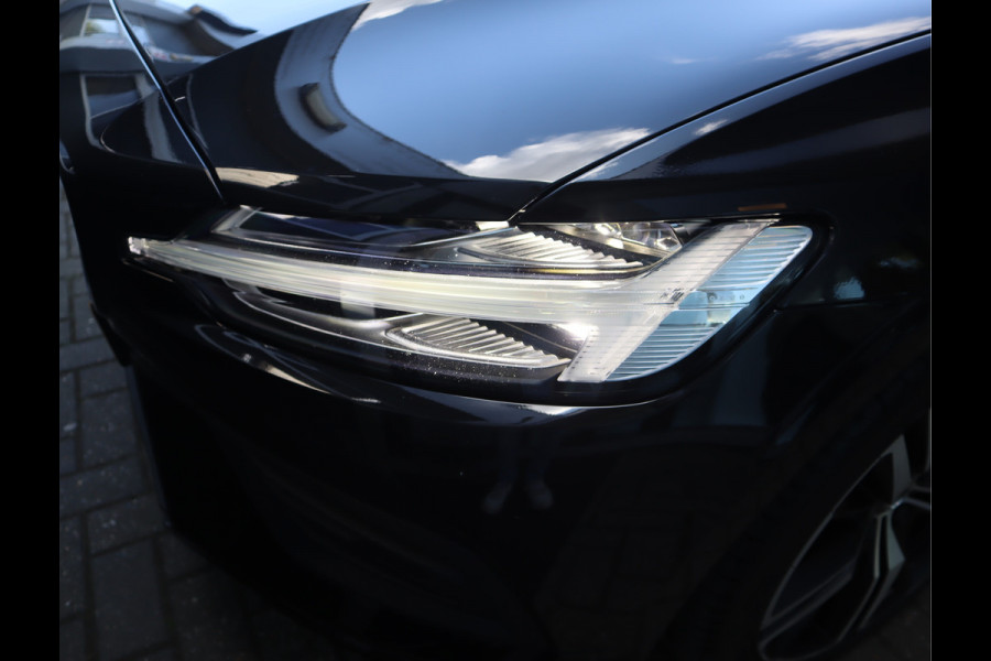 Volvo V60 2.0 B3 Momentum / Bodykit / Sportstoelen Volvo V60 2.0 B3 Momentum / Bodykit / Sportstoelen