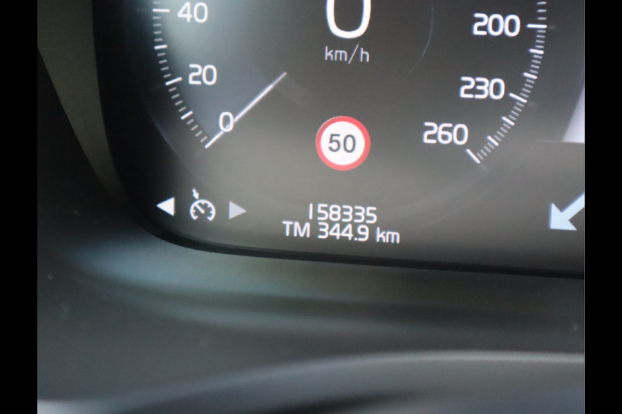 Volvo V60 2.0 B3 Momentum / Bodykit / Sportstoelen Volvo V60 2.0 B3 Momentum / Bodykit / Sportstoelen