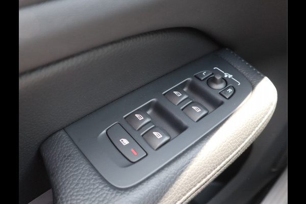 Volvo V60 2.0 B3 Momentum / Bodykit / Sportstoelen Volvo V60 2.0 B3 Momentum / Bodykit / Sportstoelen