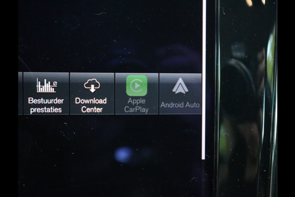 Volvo V60 2.0 B3 Momentum / Bodykit / Sportstoelen Volvo V60 2.0 B3 Momentum / Bodykit / Sportstoelen