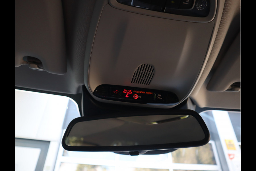 Volvo V60 2.0 B3 Momentum / Bodykit / Sportstoelen Volvo V60 2.0 B3 Momentum / Bodykit / Sportstoelen