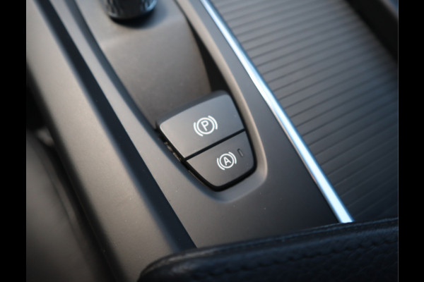 Volvo V60 2.0 B3 Momentum / Bodykit / Sportstoelen Volvo V60 2.0 B3 Momentum / Bodykit / Sportstoelen