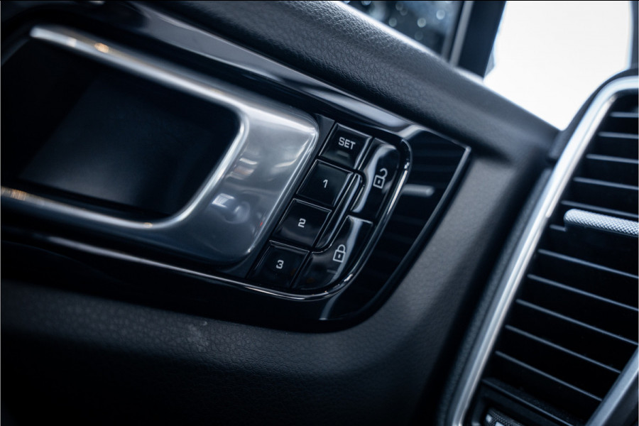 Porsche Cayenne Coupé 3.0 E-Hybrid - Sport Chrono l Panorama l 360c l Memory l Coupe Porsche Cayenne Coupé 3.0 E-Hybrid - Sport Chrono l Panorama l 360c l Memory l Coupe